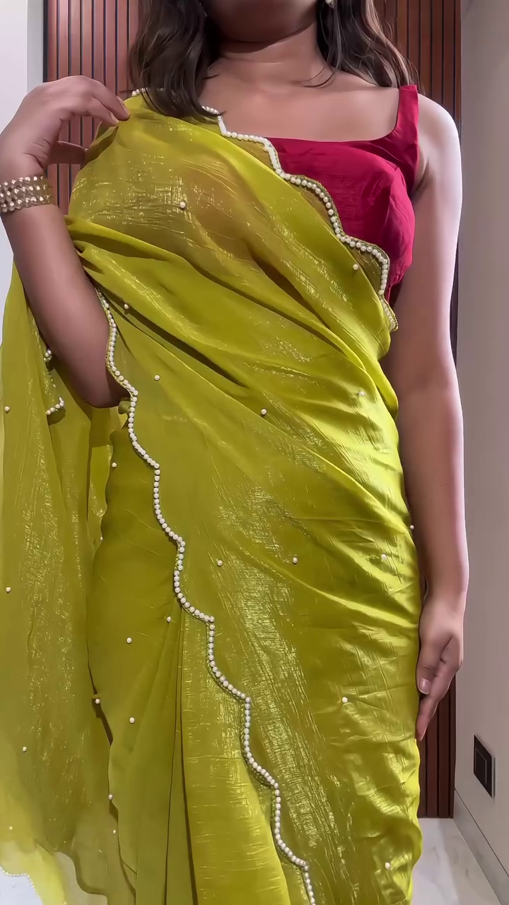 beige saree look