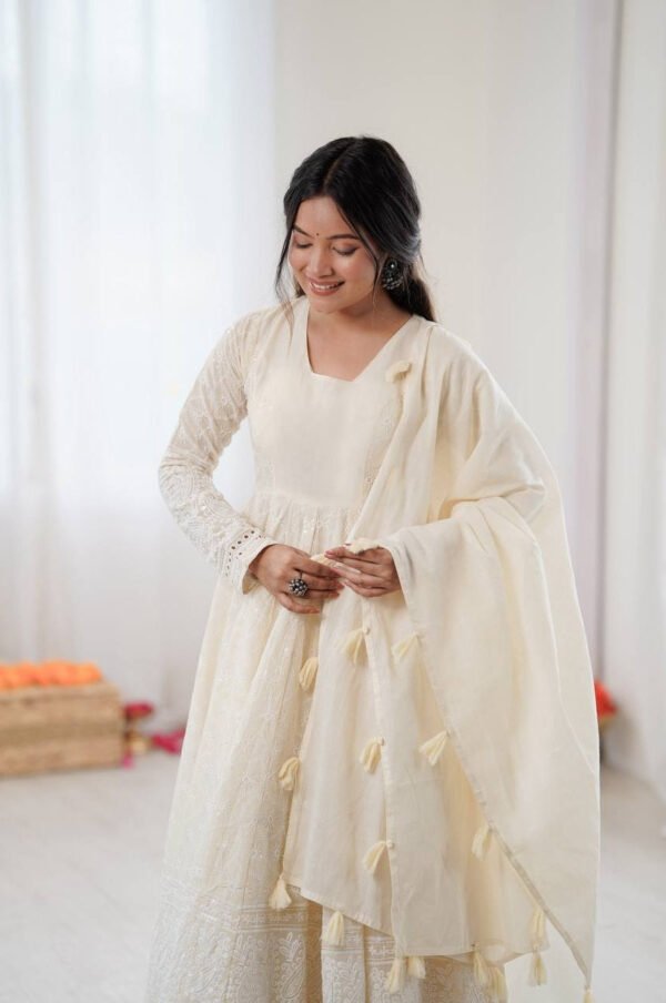 SRK-5332WHITE_4.jpg Off White Lucknowi Anarkali Suit Set