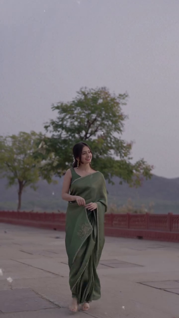 2917 (1) Olive Green Silk Saree
