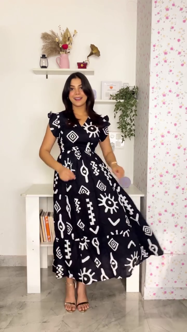 3040 (3) Black & White Abstract Flowy Maxi Dress